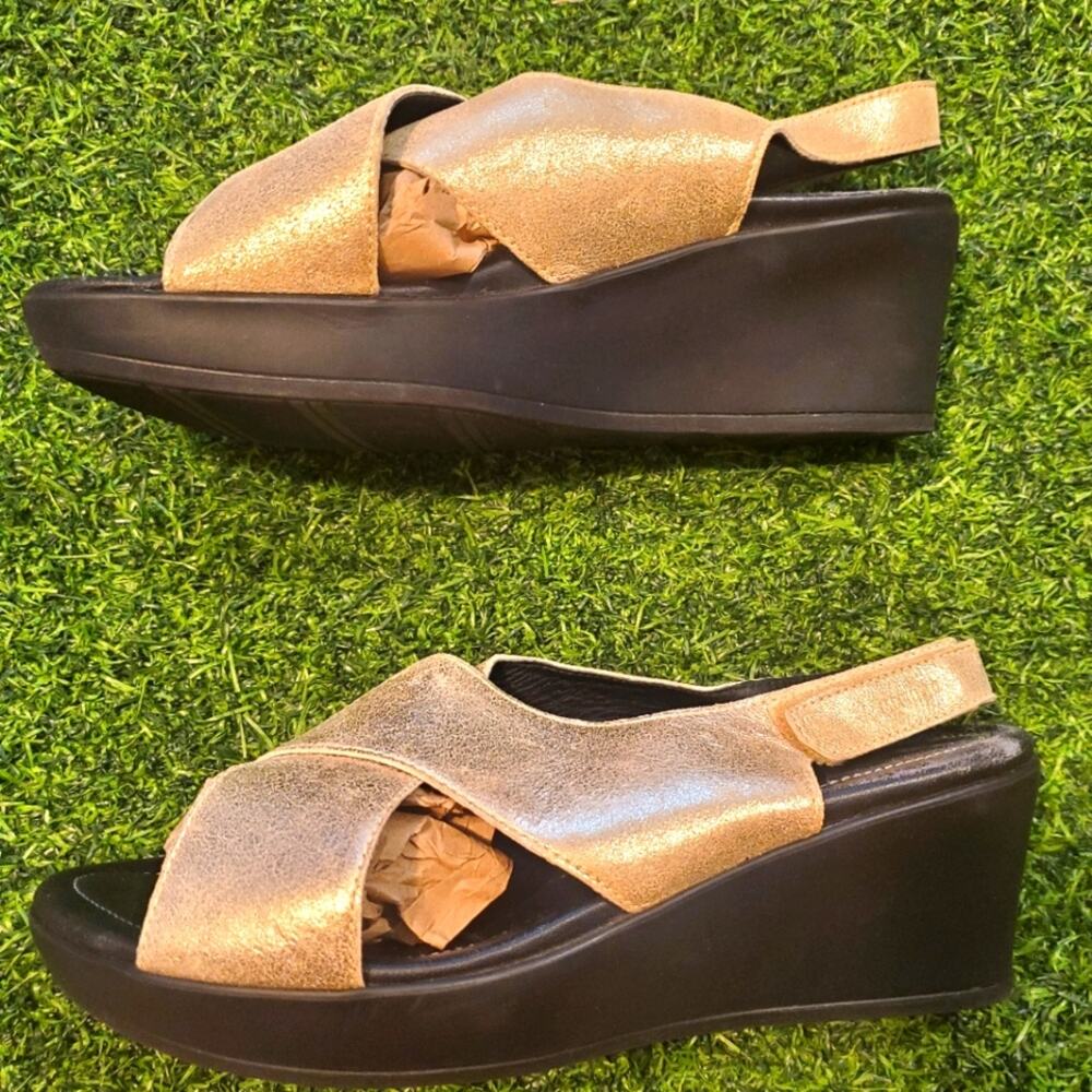 Mephisto Gold Metallic Leather Slingback Wedge Sandals EU 39 US 8.5–9